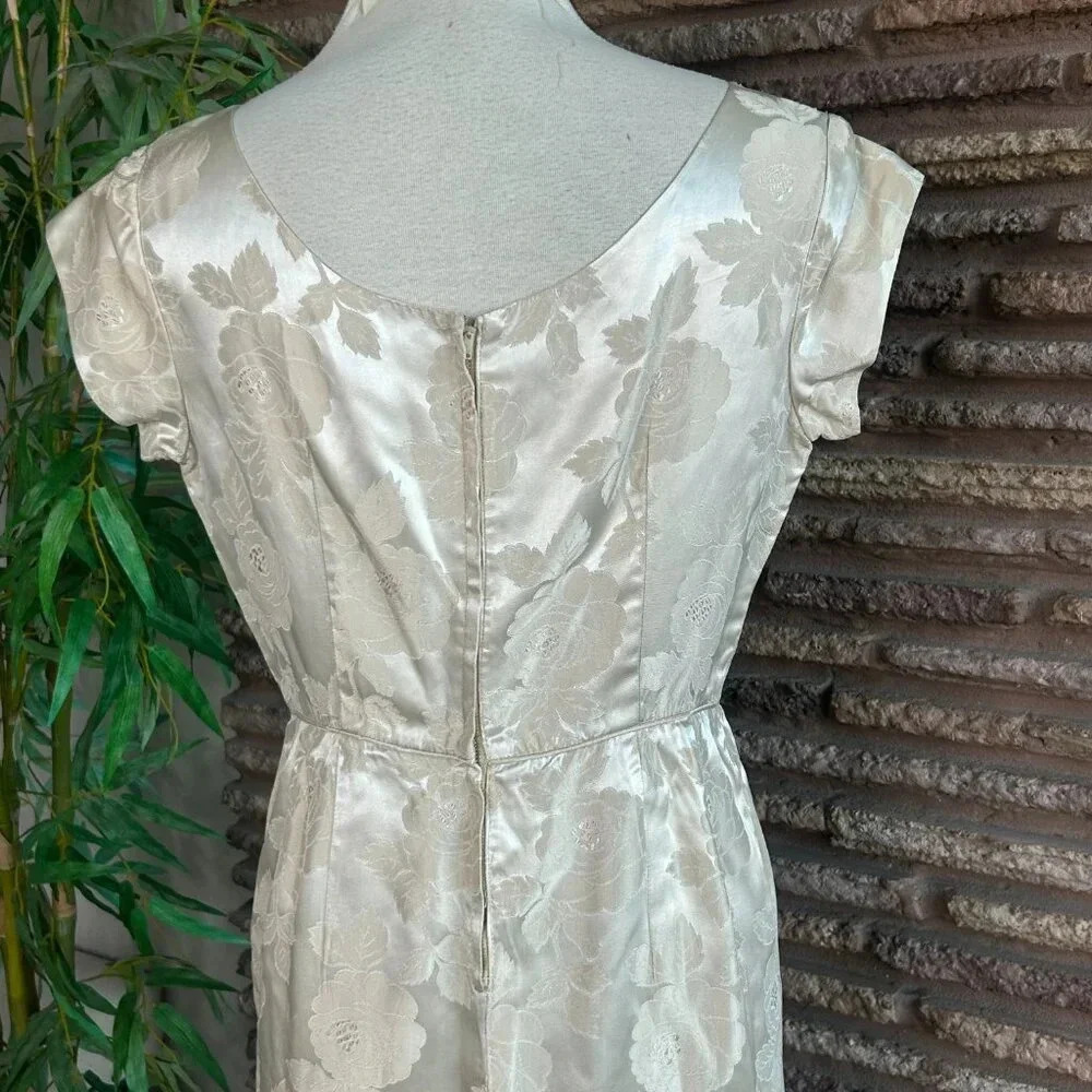Vintage 60s Shiny Beige Floral Brocade with Glitter Acents - Picture 2 of 10